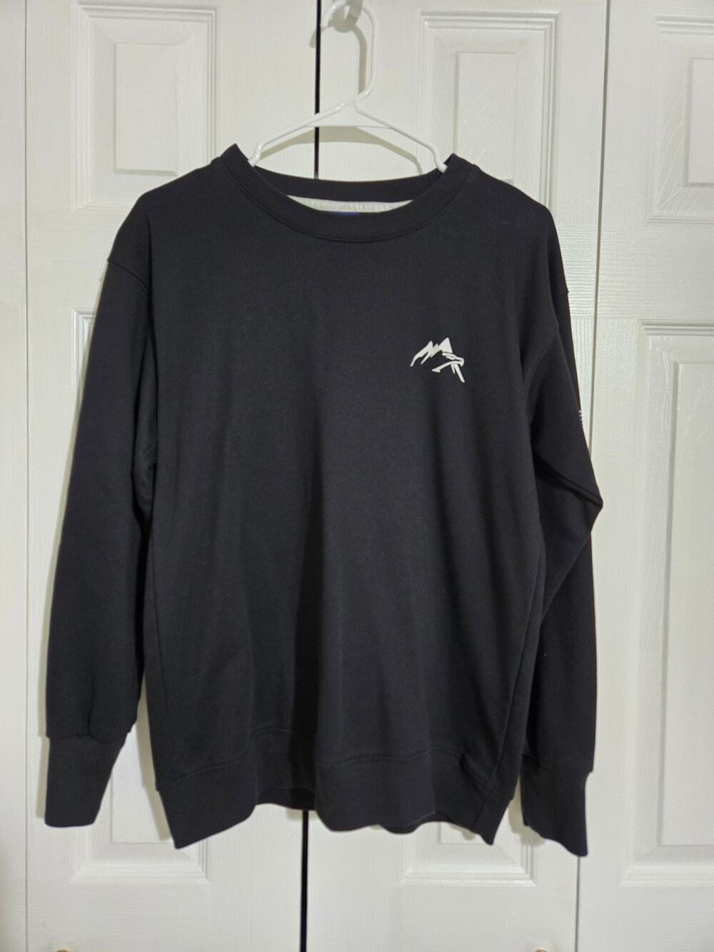 North yard small men's black sweater